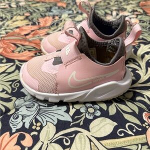 Nike Toddler Flex Runner Pink and White Sneakers 5